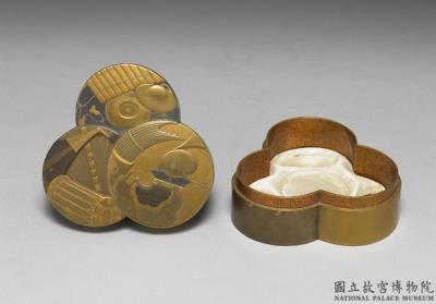 图片[3]-Lacquer box in the shape of three conjoined circles decorated with instruments, Ch’ing dynasty (1644-1911)-China Archive